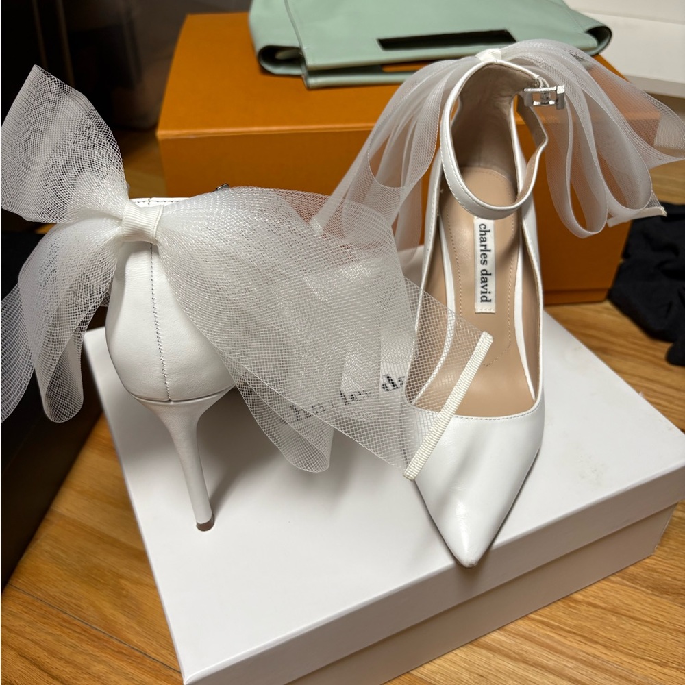Charles David White Heels with Tulle Bow